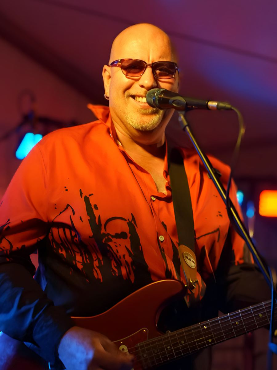 Nigel Anderson, Gesang und Gitarre