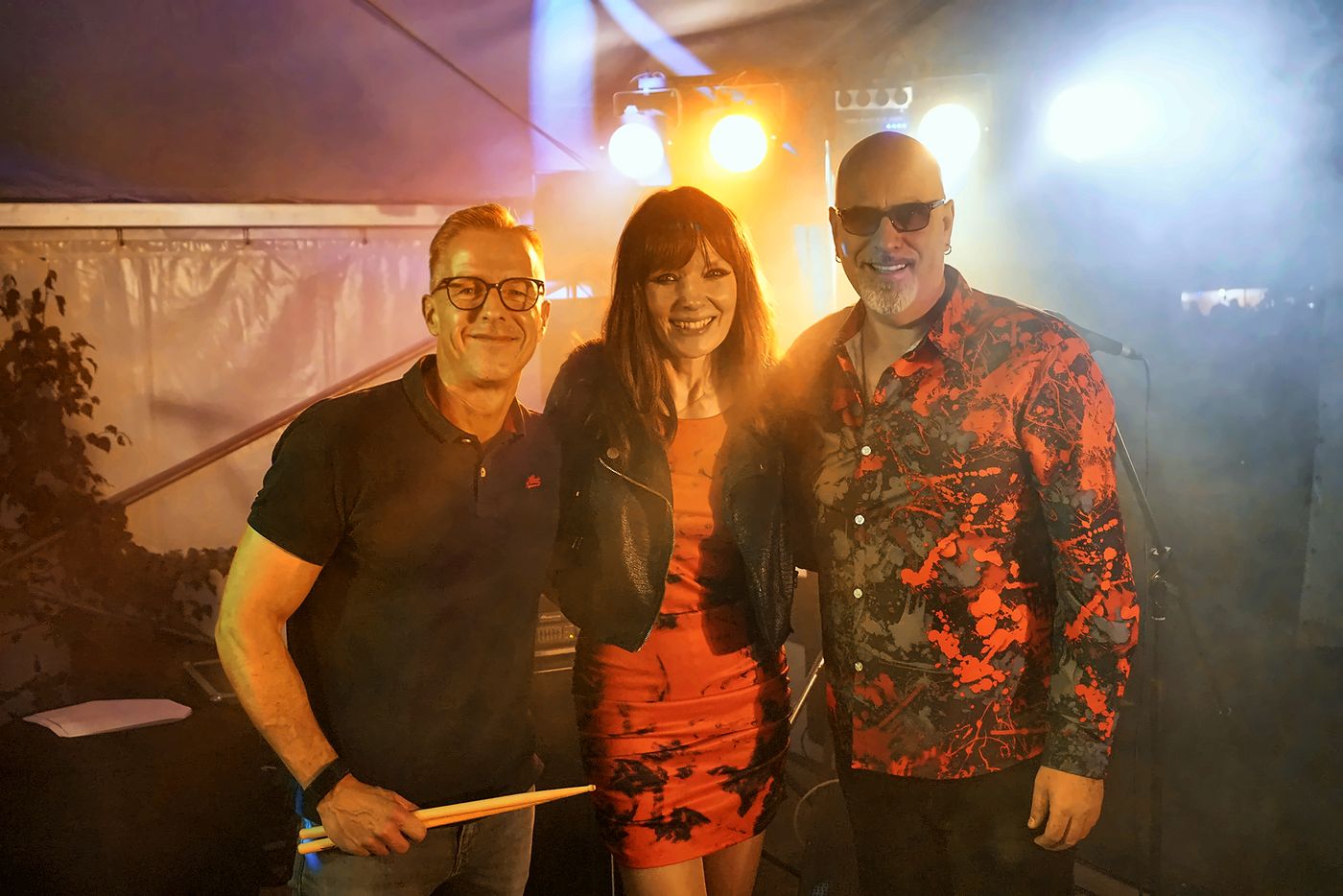 Steffen, Andrea und Nigel backstage